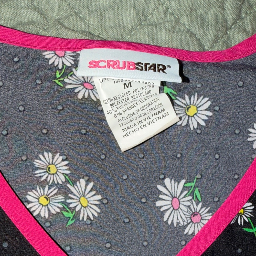 Medium Scrub Tops - Bundle of 7 - Picture 4 of 11